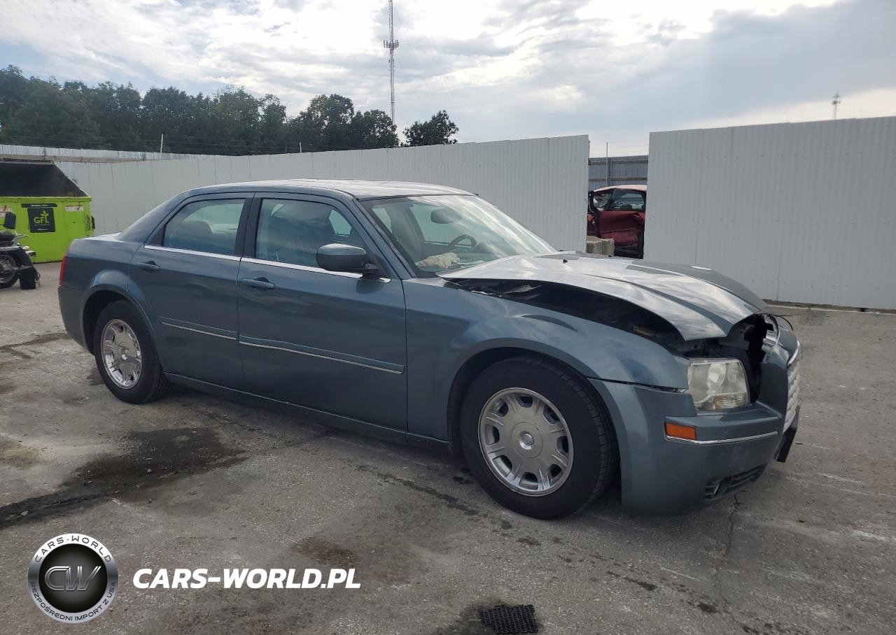 2005 Chrysler 300 Touring VIN:2C3AA53GX5H153516 - 4