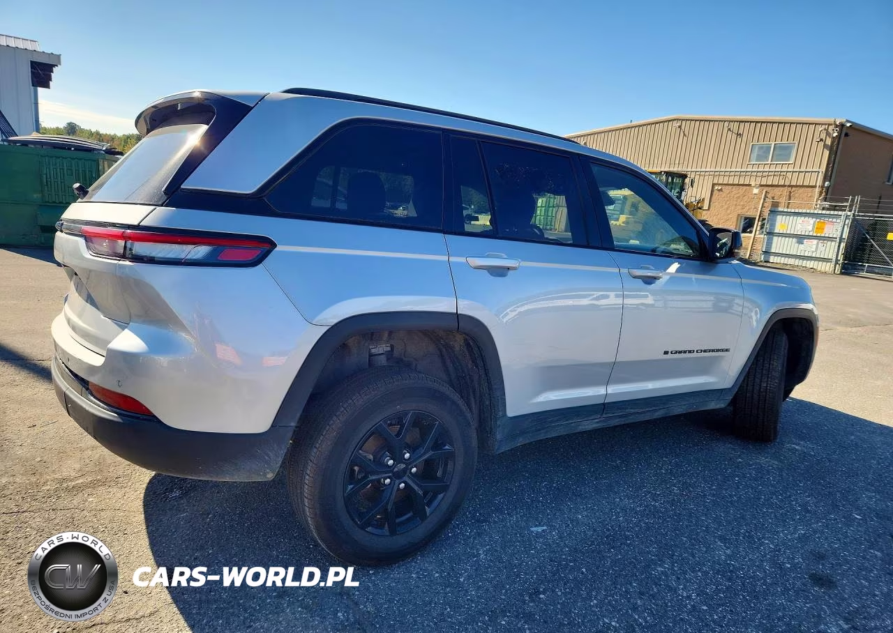 2025 Jeep Grand Cherokee Laredo VIN:1C4RJHAG5SC325100 - 3