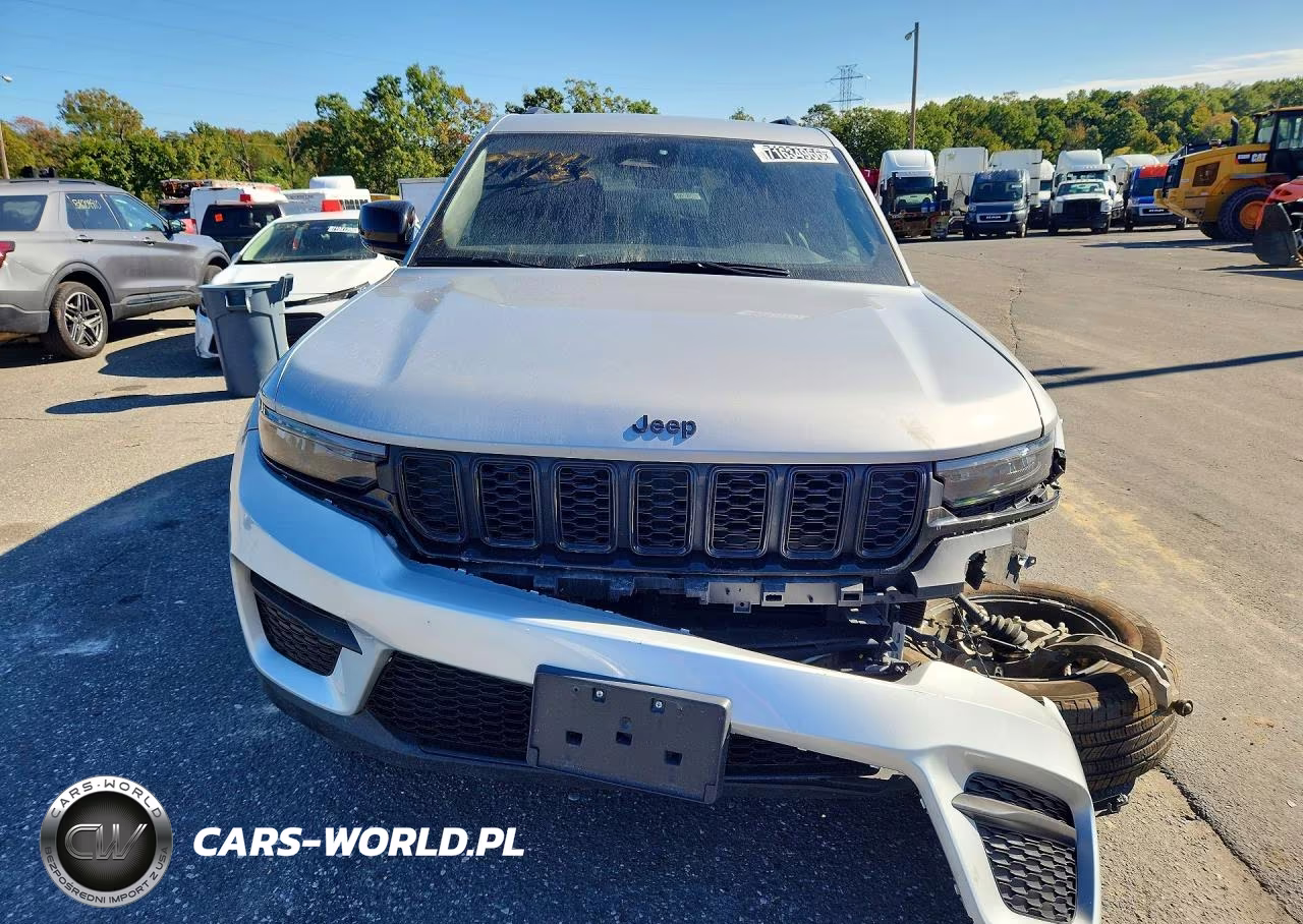 2025 Jeep Grand Cherokee Laredo VIN:1C4RJHAG5SC325100 - 5