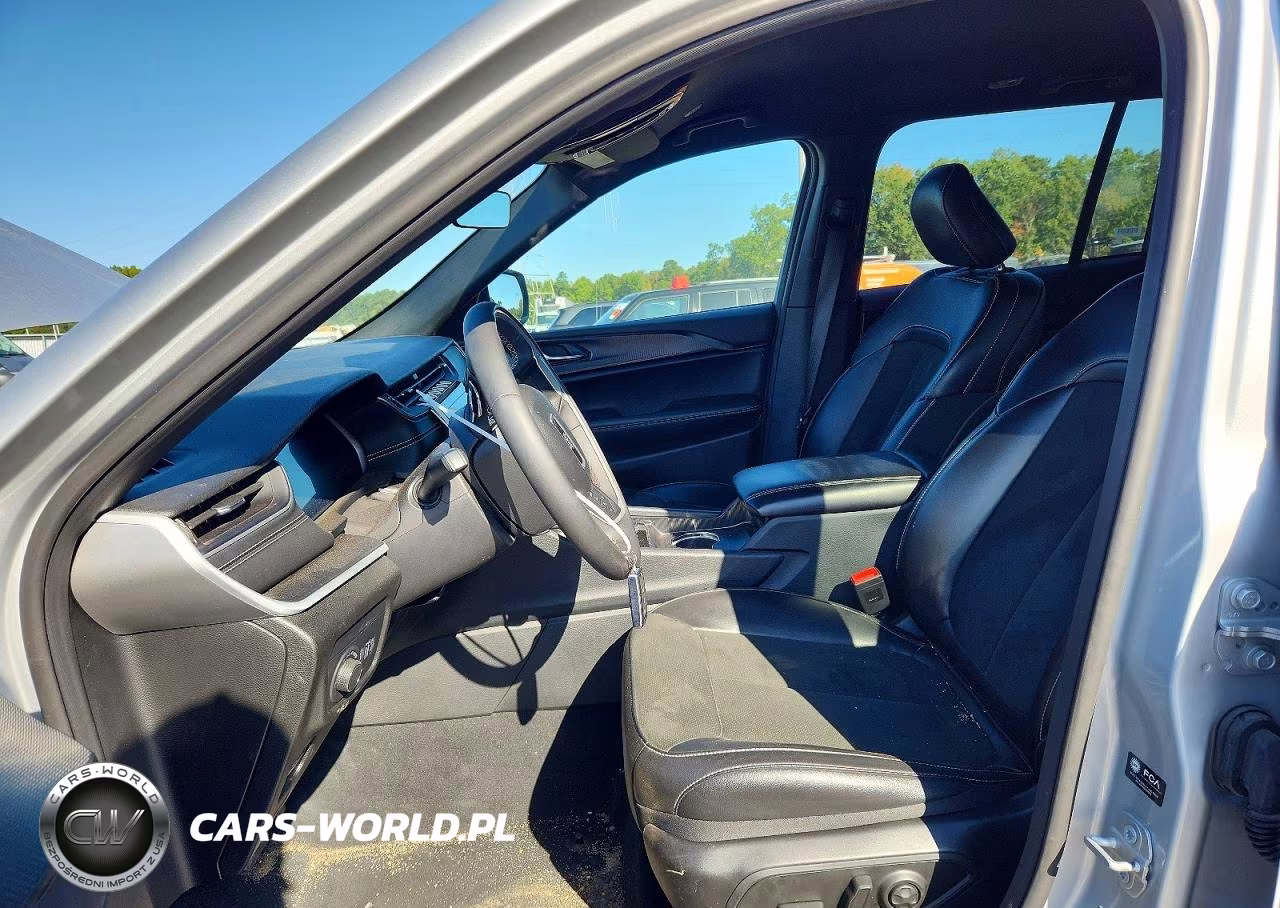 2025 Jeep Grand Cherokee Laredo VIN:1C4RJHAG5SC325100 - 7