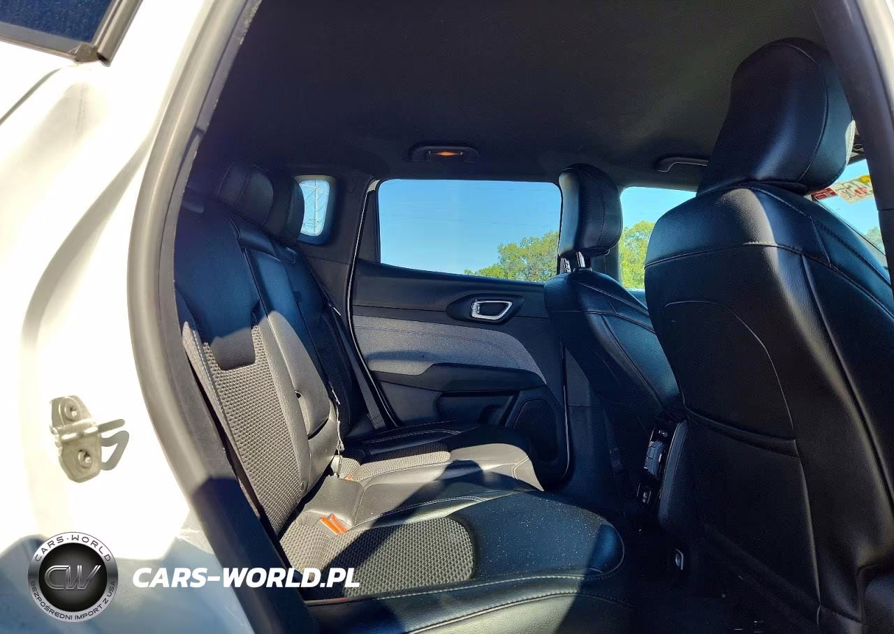 2023 Jeep Compass Latitude VIN:3C4NJDBN8PT562034 - 11