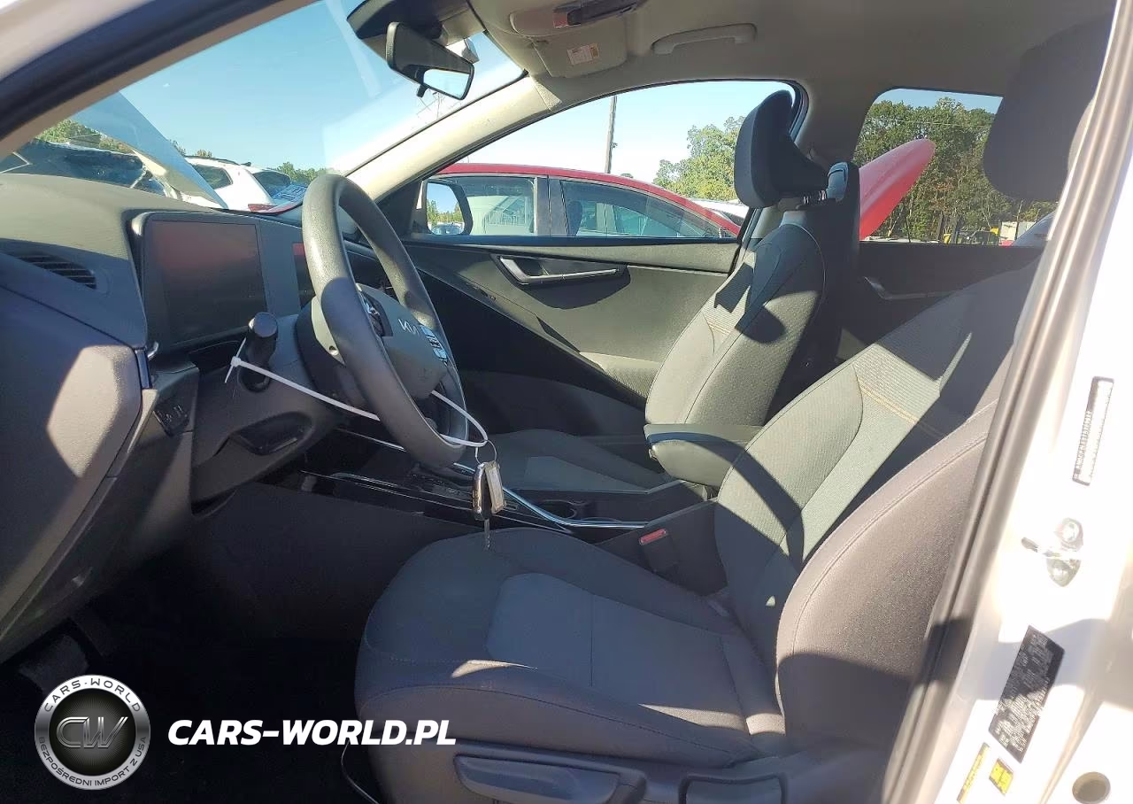 2026 Kia Niro Lx VIN:KNDCP3LE5T5329043 - 7