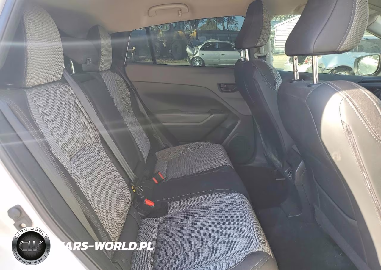 2024 Subaru Crosstrek Premium VIN:JF2GUADCXR8339832 - 10
