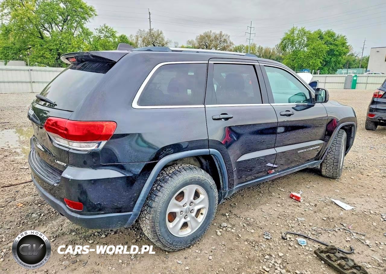 2015 Jeep Grand Cherokee Laredo VIN:1C4RJFAG6FC897433 - 3