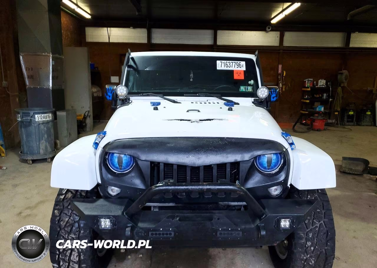 2015 Jeep Wrangler Unlimited Sahara VIN:1C4HJWEG5FL621671 - 5