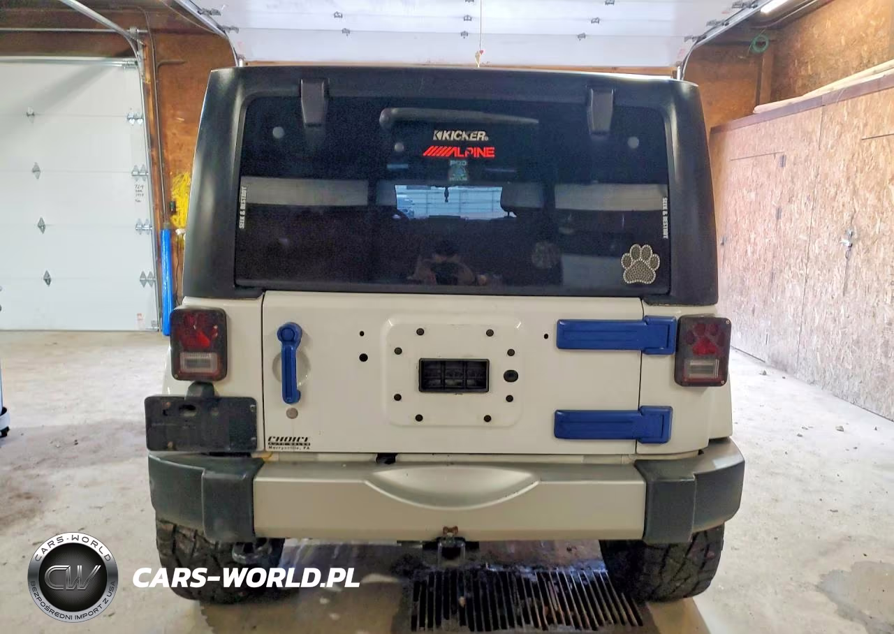 2015 Jeep Wrangler Unlimited Sahara VIN:1C4HJWEG5FL621671 - 6