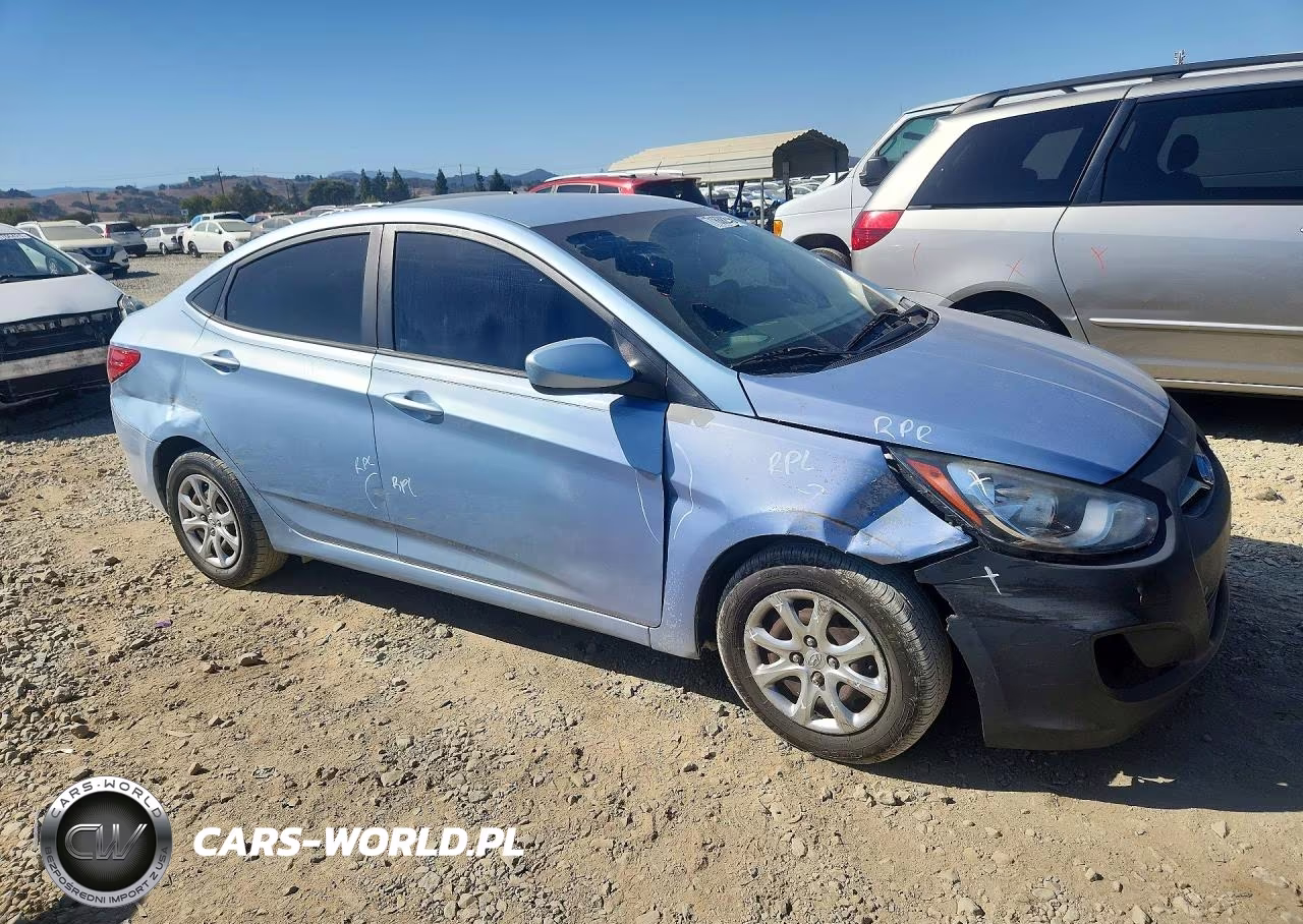 2013 Hyundai Accent Gls VIN:KMHCT4AE7DU312364 - 4