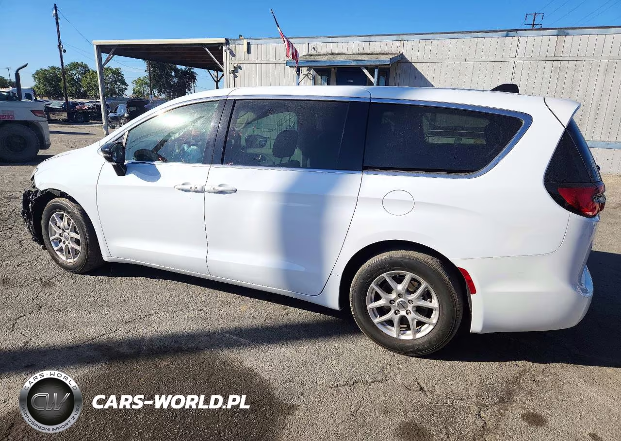 2024 Chrysler Pacifica Touring L VIN:2C4RC1BG2RR204347 - 2