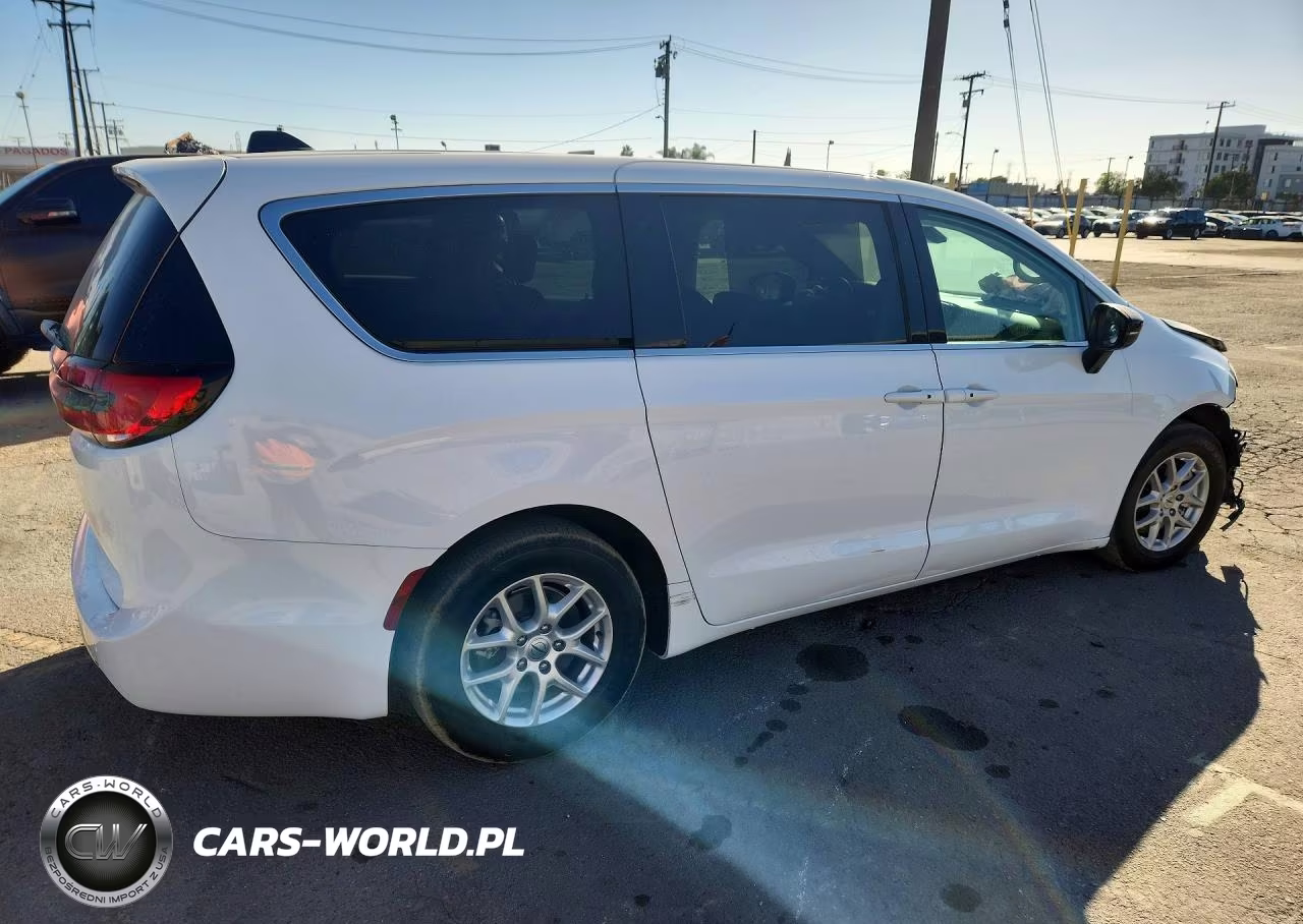 2024 Chrysler Pacifica Touring L VIN:2C4RC1BG2RR204347 - 3