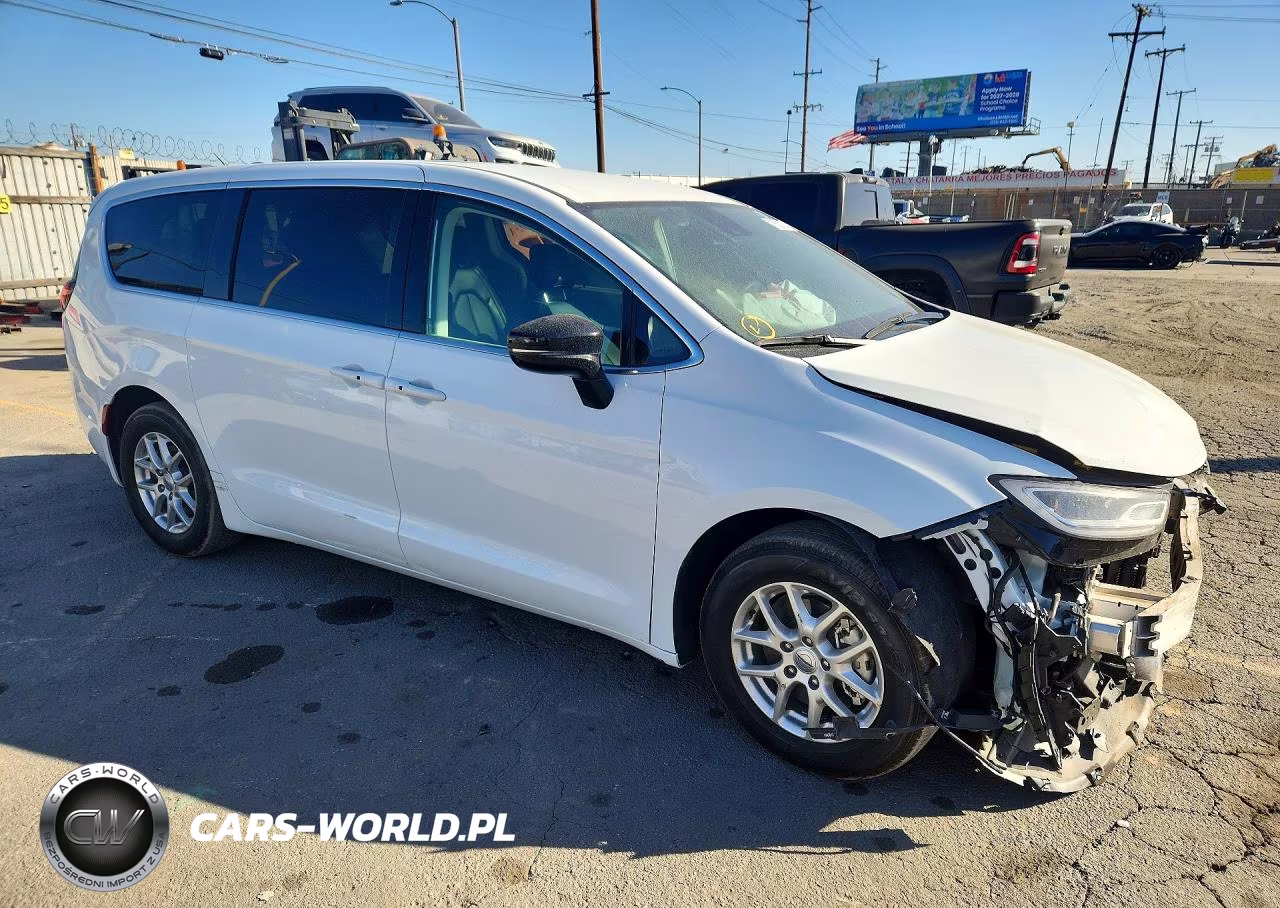 2024 Chrysler Pacifica Touring L VIN:2C4RC1BG2RR204347 - 4