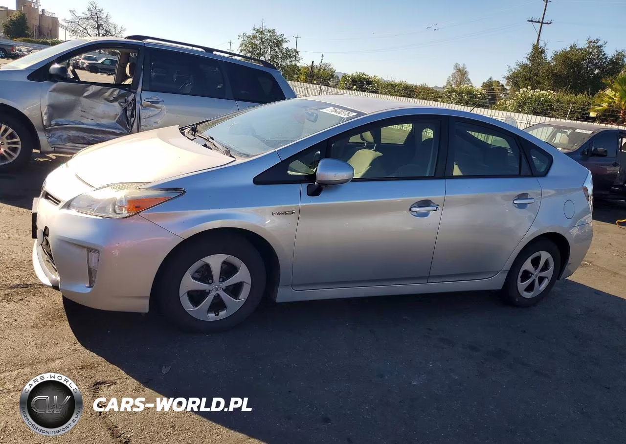 2015 Toyota Prius Two VIN:JTDKN3DUXF0457125 - 1