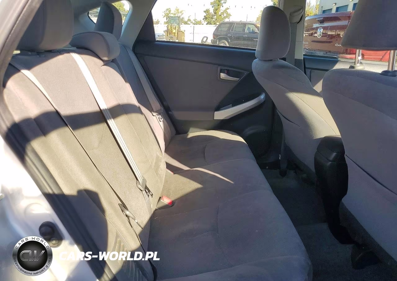 2015 Toyota Prius Two VIN:JTDKN3DUXF0457125 - 10