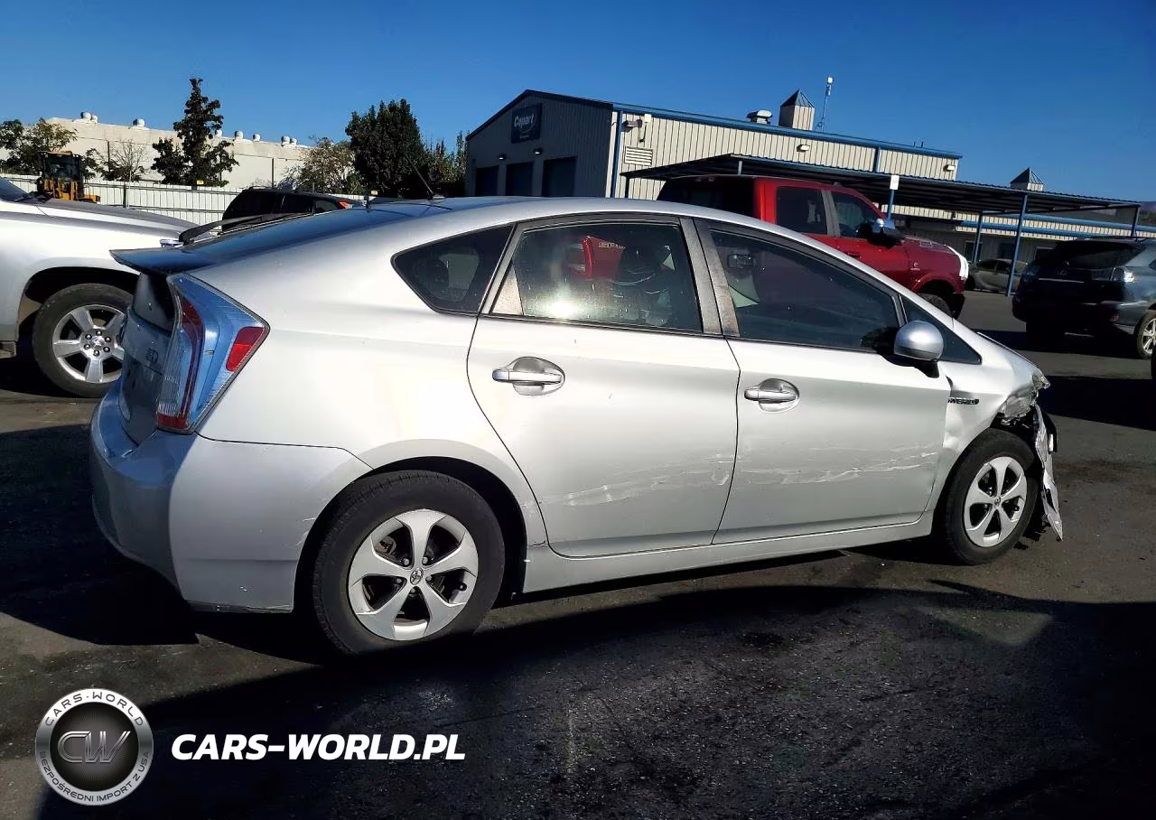 2015 Toyota Prius Two VIN:JTDKN3DUXF0457125 - 3