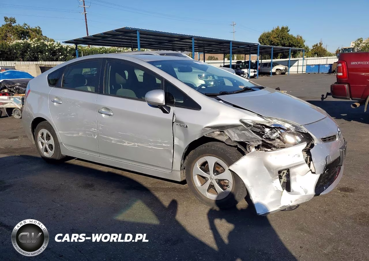 2015 Toyota Prius Two VIN:JTDKN3DUXF0457125 - 4