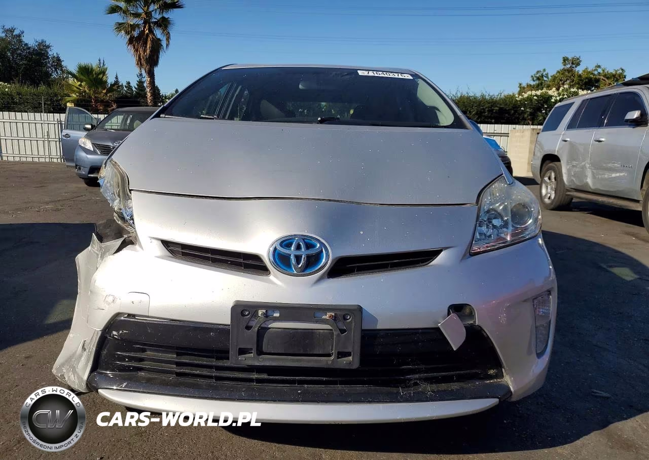 2015 Toyota Prius Two VIN:JTDKN3DUXF0457125 - 5