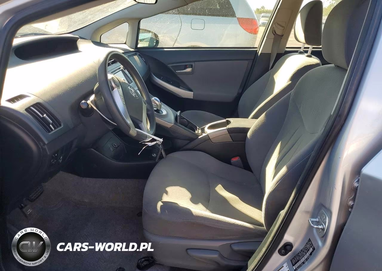 2015 Toyota Prius Two VIN:JTDKN3DUXF0457125 - 7