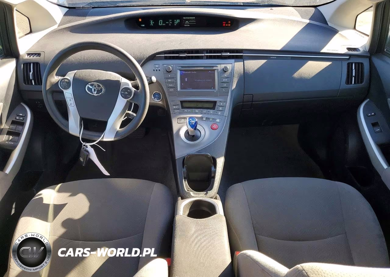 2015 Toyota Prius Two VIN:JTDKN3DUXF0457125 - 8