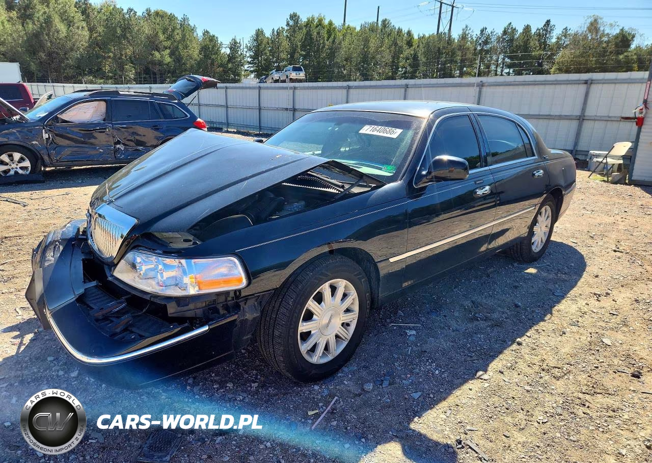 2011 Lincoln Town Car Signature Limited VIN:2LNBL8CV2BX760744 - 1