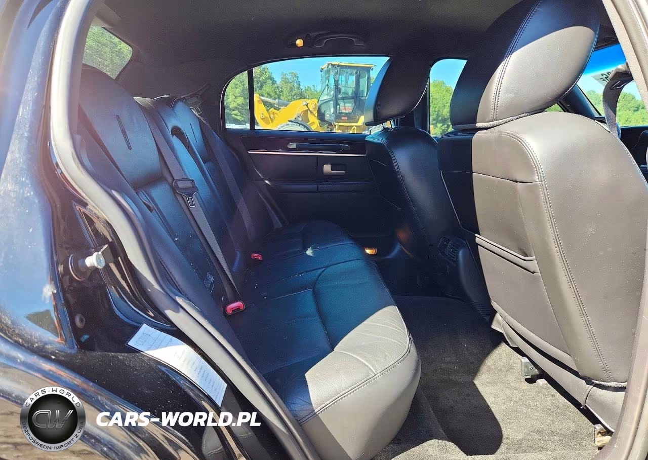 2011 Lincoln Town Car Signature Limited VIN:2LNBL8CV2BX760744 - 11