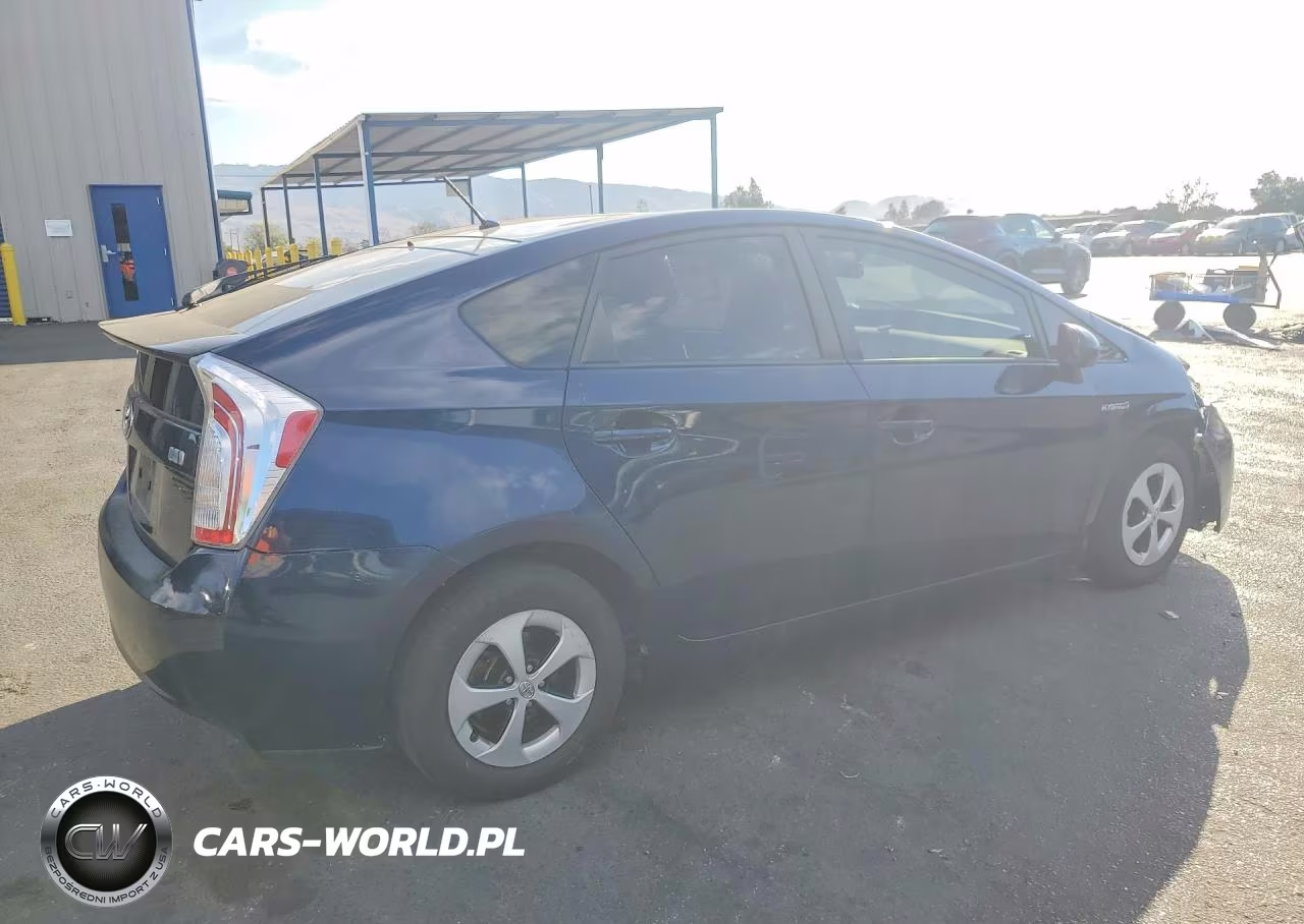 2015 Toyota Prius Two VIN:JTDKN3DU3F1934584 - 3