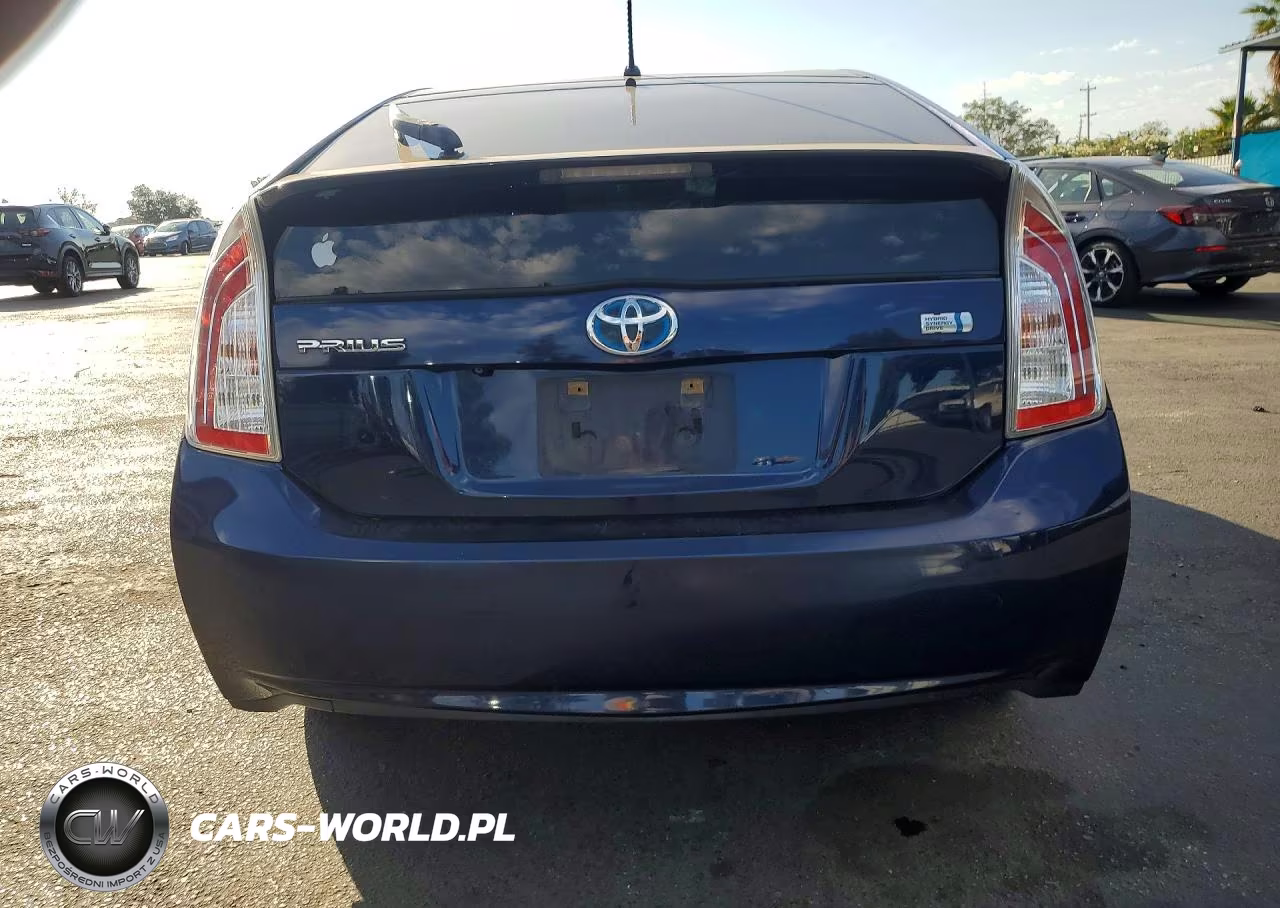 2015 Toyota Prius Two VIN:JTDKN3DU3F1934584 - 6