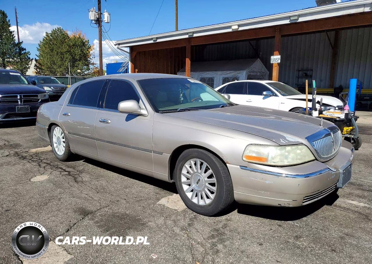 2003 Lincoln Town Car Signature VIN:1LNHM82W63Y672170 - 4
