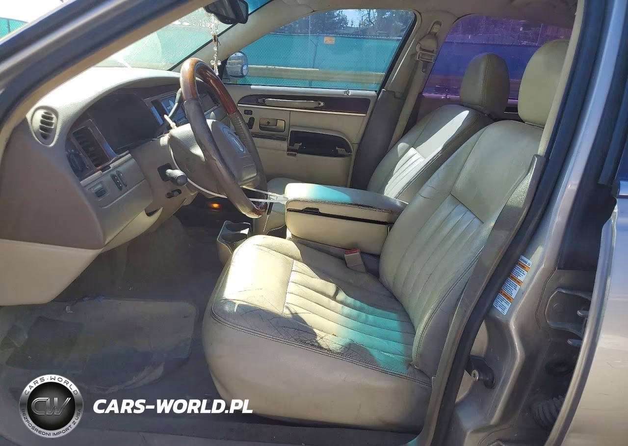 2003 Lincoln Town Car Signature VIN:1LNHM82W63Y672170 - 7