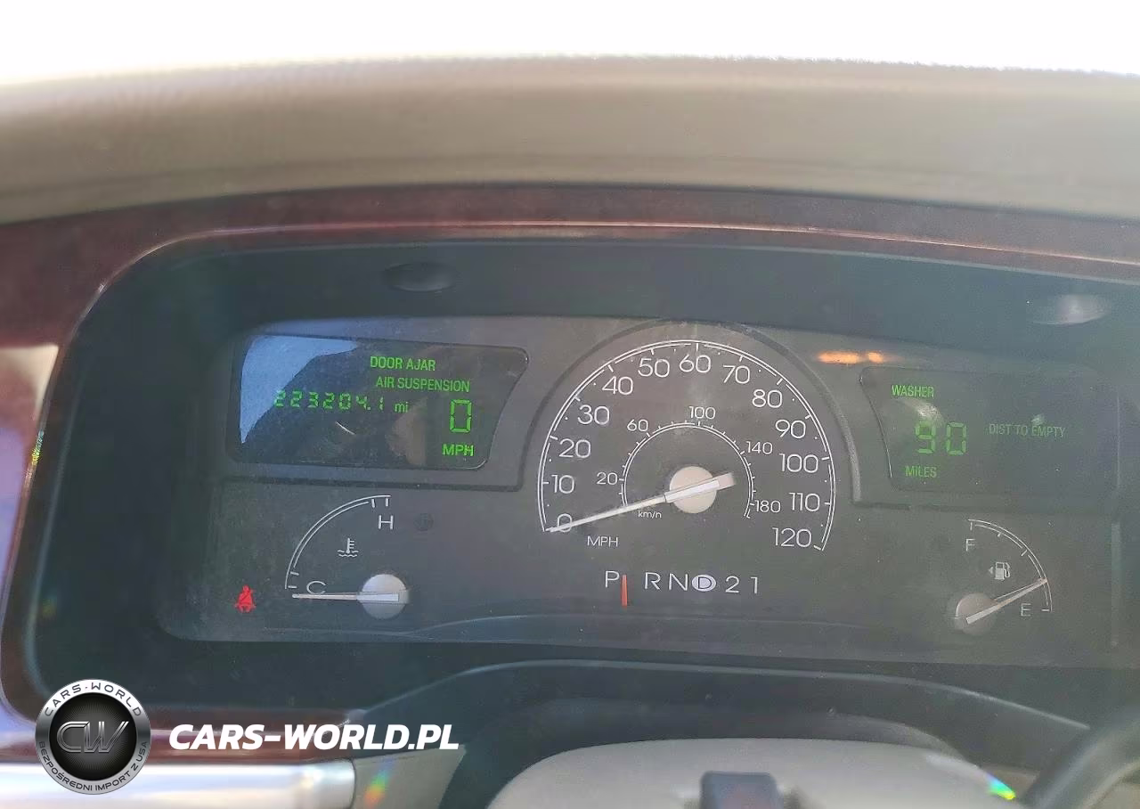 2003 Lincoln Town Car Signature VIN:1LNHM82W63Y672170 - 9