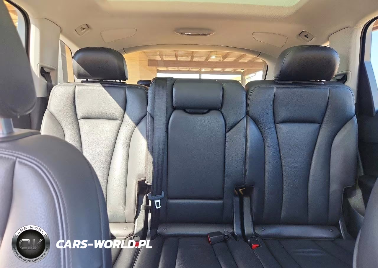 2018 Audi Q7 Premium Plus VIN:WA1LAAF70JD042967 - 10