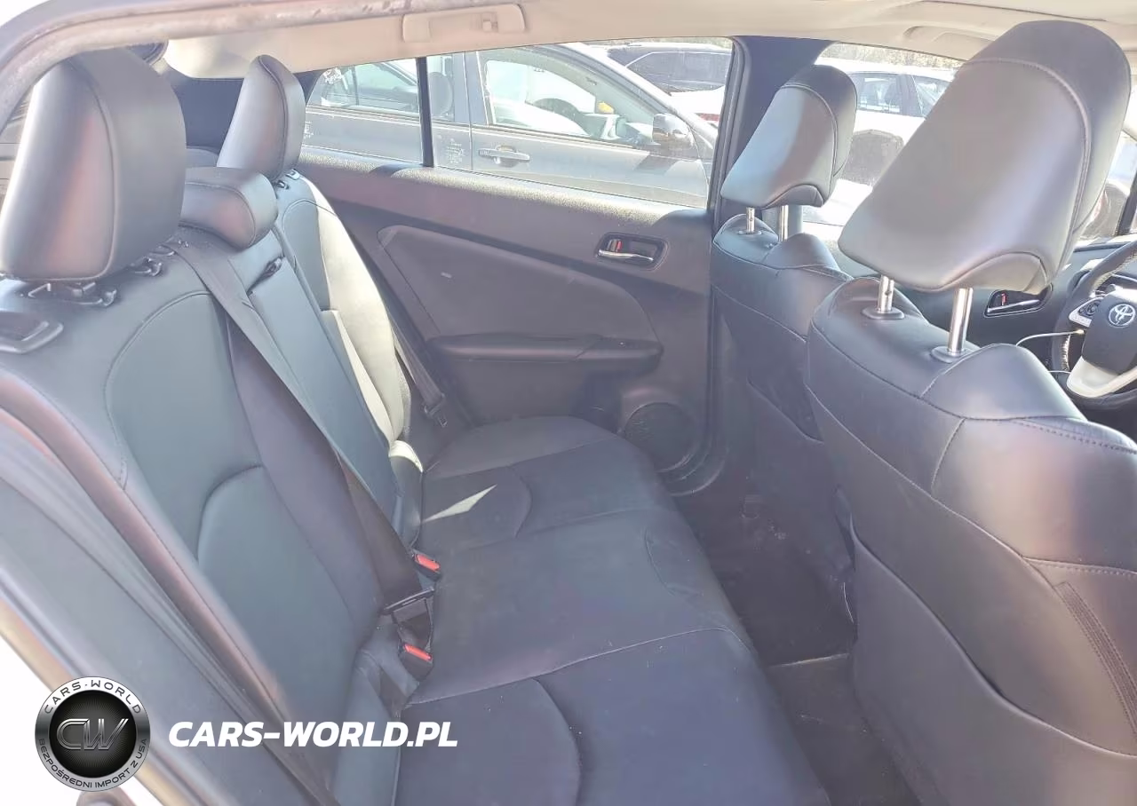 2018 Toyota Prius Four VIN:JTDKARFU4J3548698 - 10