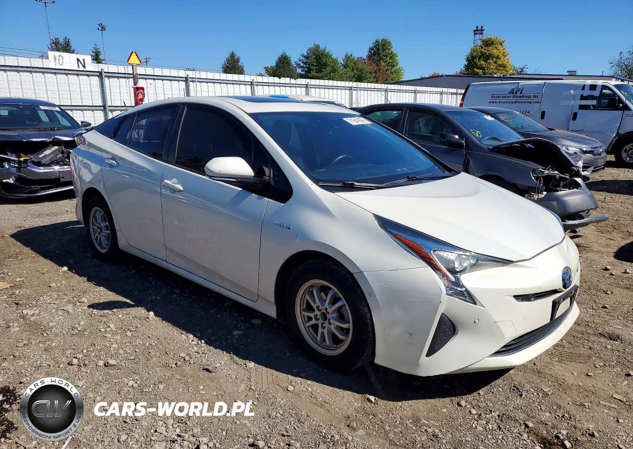 2018 Toyota Prius Four VIN:JTDKARFU4J3548698 - 4
