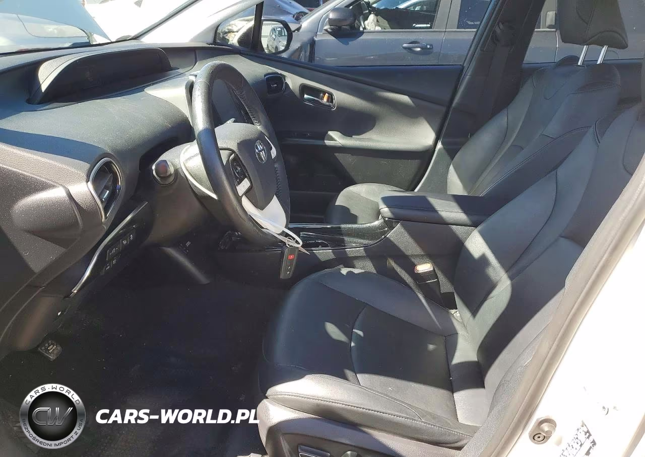 2018 Toyota Prius Four VIN:JTDKARFU4J3548698 - 7