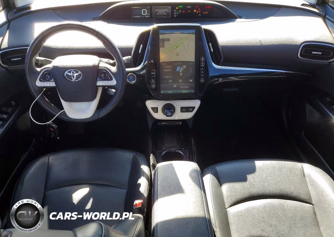 2018 Toyota Prius Four VIN:JTDKARFU4J3548698 - 8