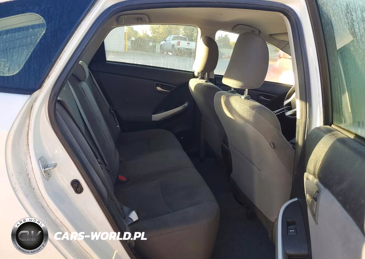 2015 Toyota Prius Two VIN:JTDKN3DU3F1881658 - 10