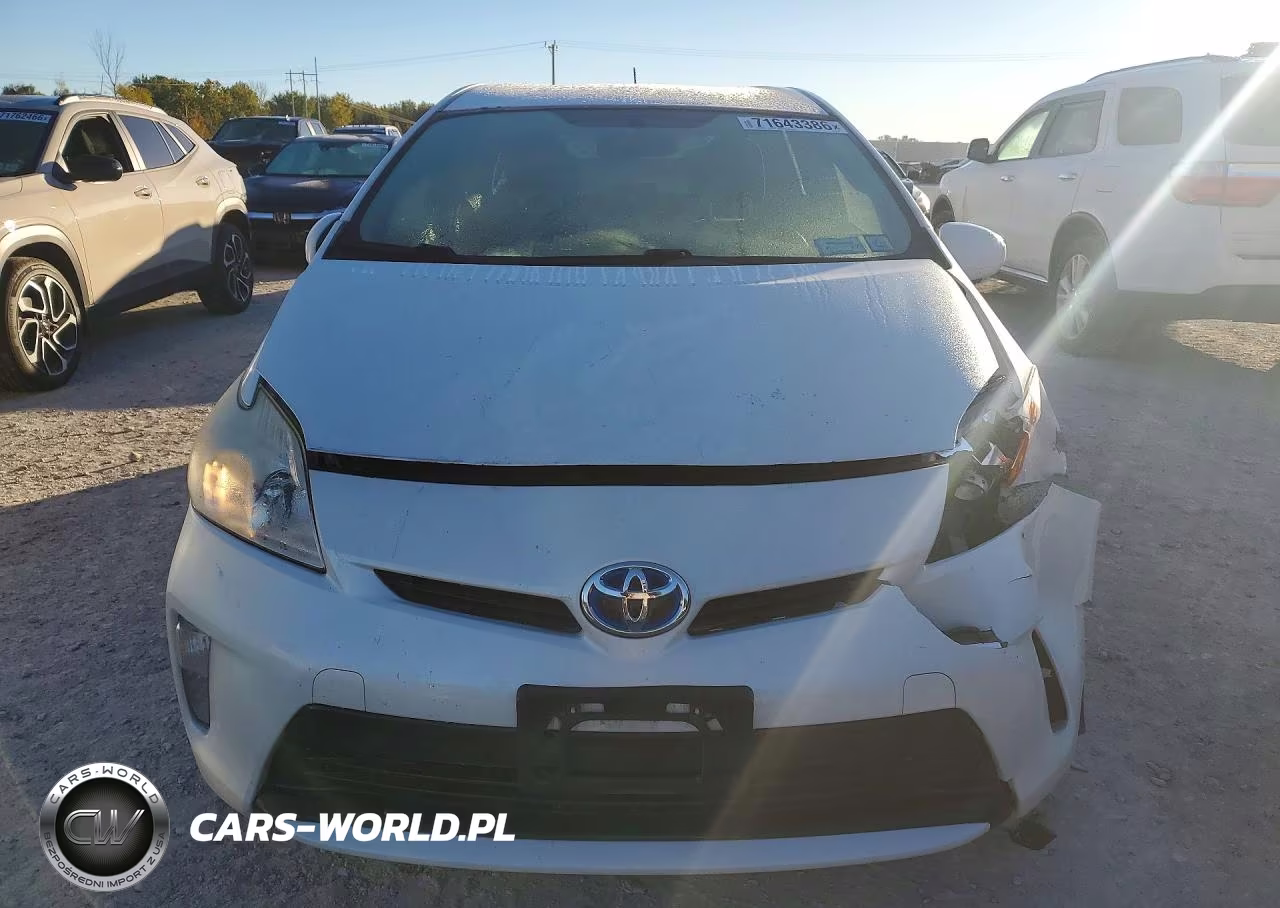 2015 Toyota Prius Two VIN:JTDKN3DU3F1881658 - 5