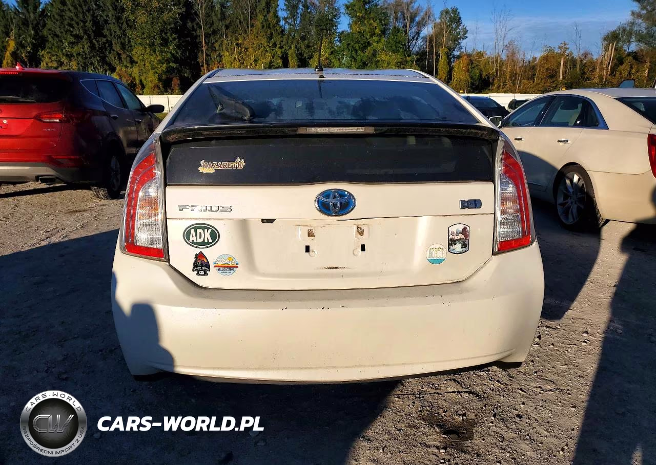 2015 Toyota Prius Two VIN:JTDKN3DU3F1881658 - 6