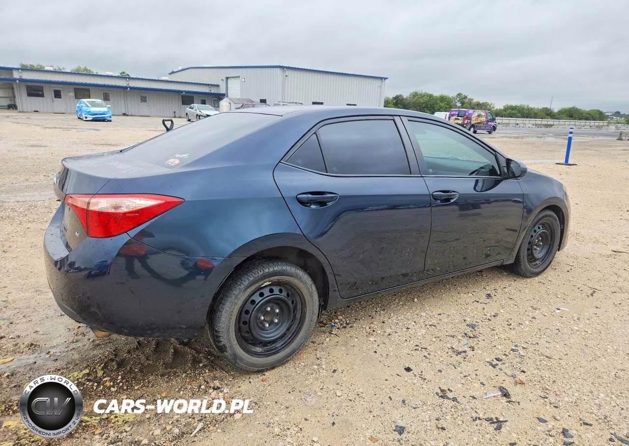 2017 Toyota Corolla Le VIN:5YFBURHE8HP626284 - 3