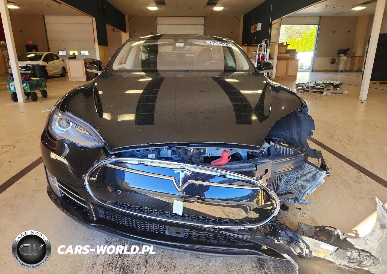 2014 Tesla Model S VIN:5YJSA1H10EFP55778 - 5