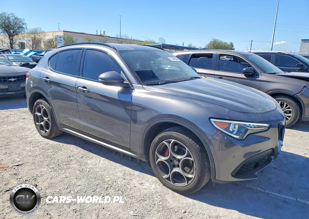 2018 Alfa Romeo Stelvio Sport VIN:ZASFAKPN2J7B83051 - 4