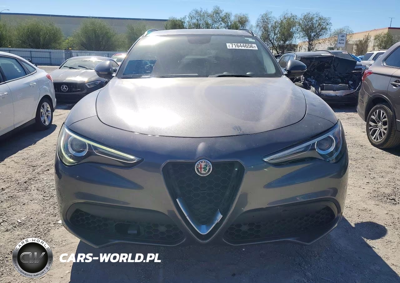 2018 Alfa Romeo Stelvio Sport VIN:ZASFAKPN2J7B83051 - 5