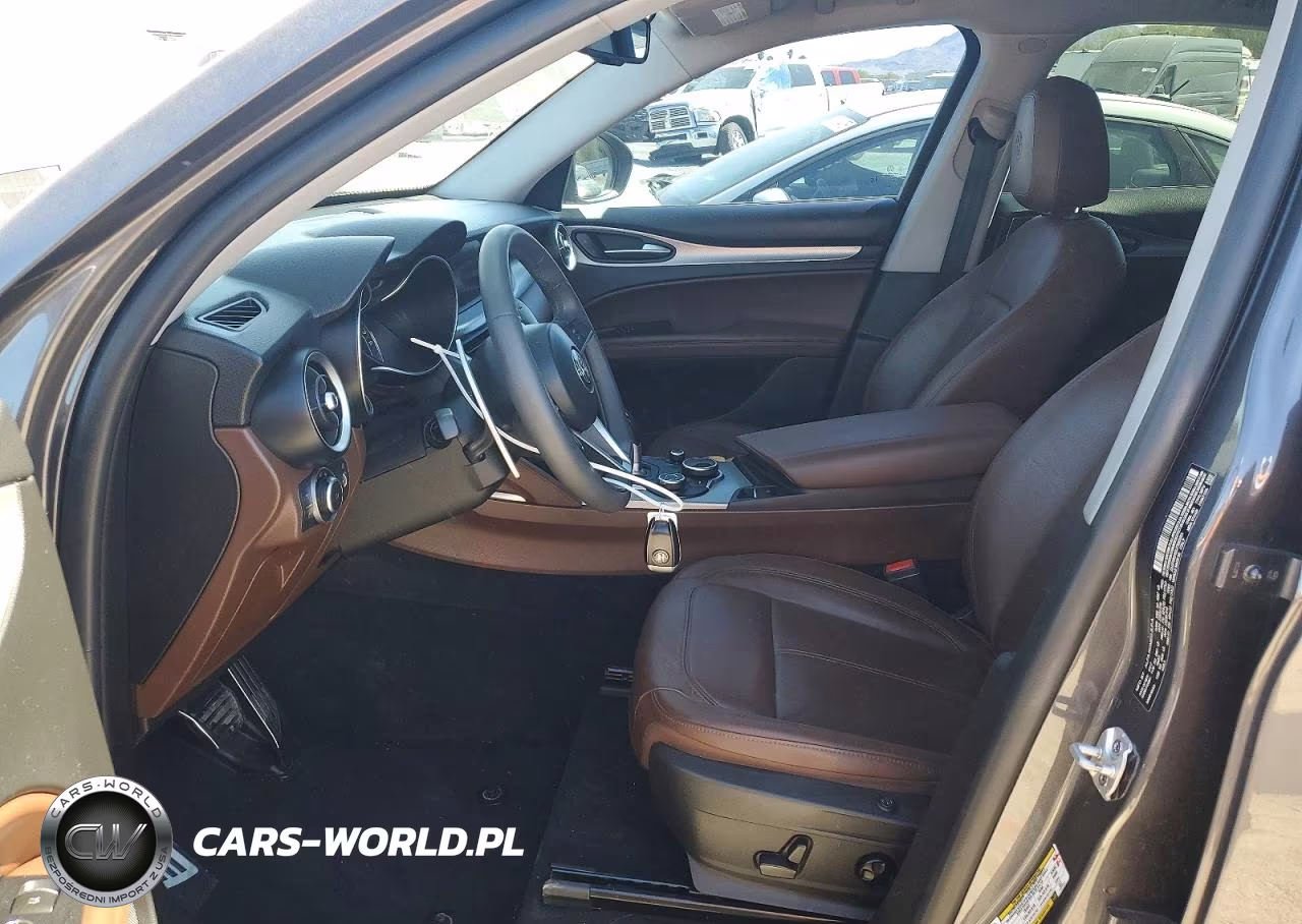 2018 Alfa Romeo Stelvio Sport VIN:ZASFAKPN2J7B83051 - 7
