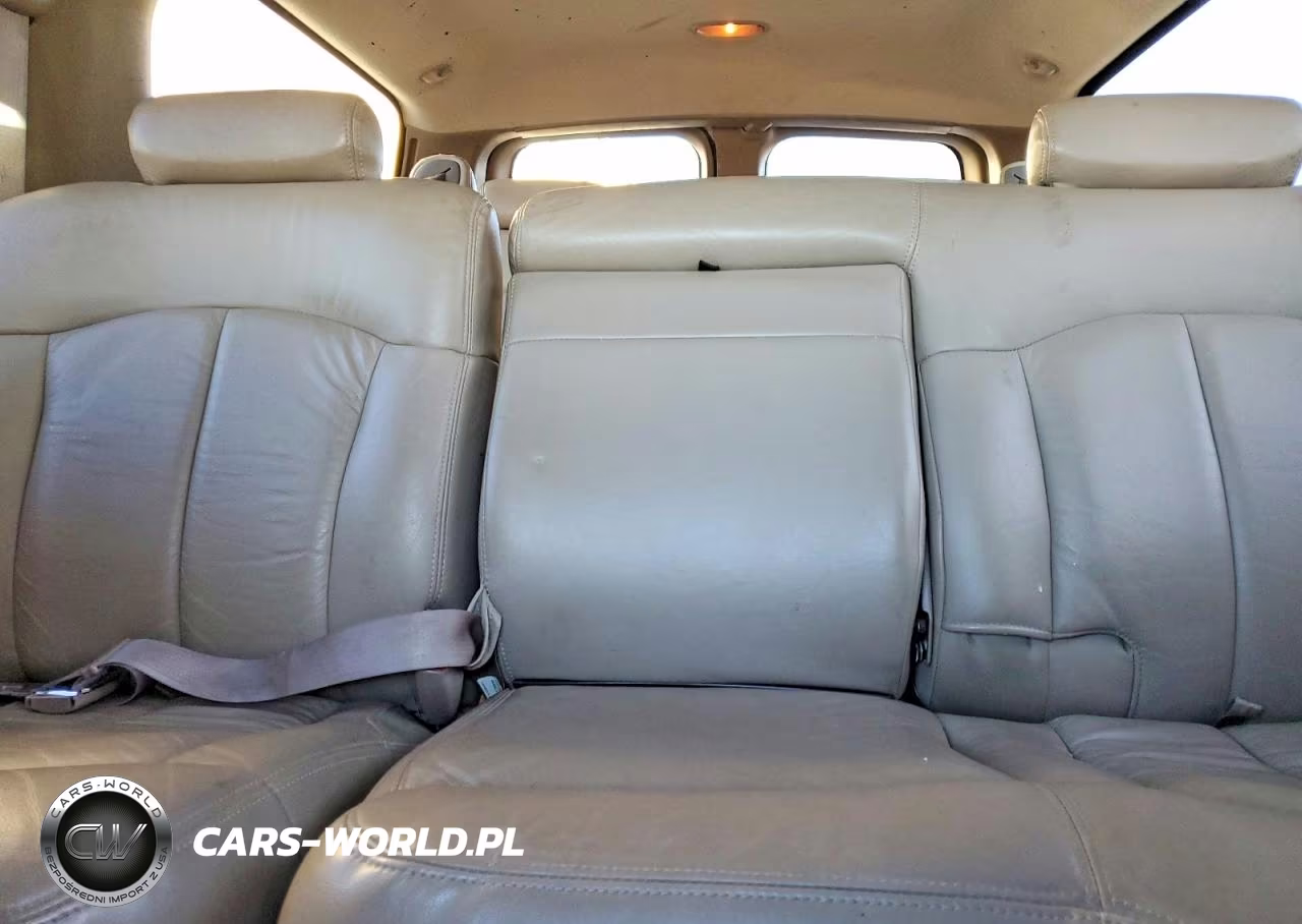 2002 Chevrolet Suburban K2500 VIN:3GNGK26G02G279724 - 10