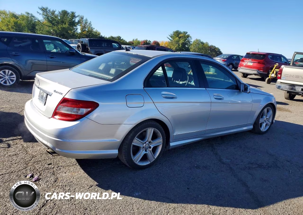 2011 Mercedes-Benz C 300 4Matic VIN:WDDGF8BB6BR158051 - 3