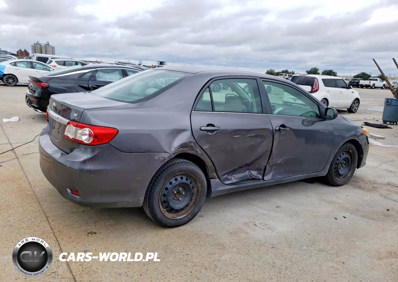 2013 Toyota Corolla Le VIN:5YFBU4EE3DP188582 - 3