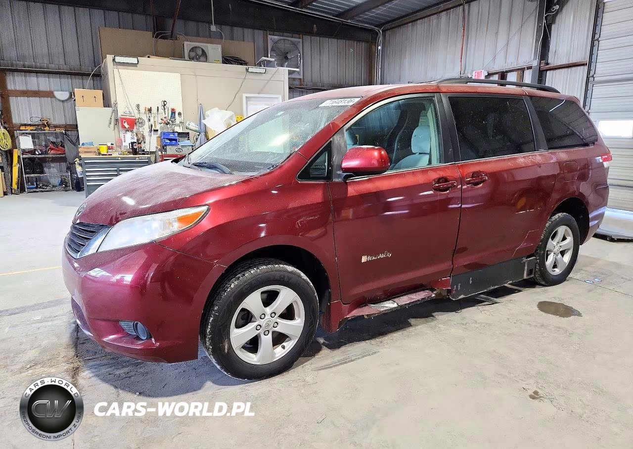 2011 Toyota Sienna Le