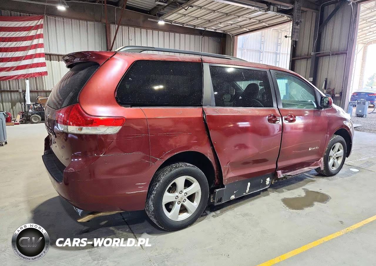 2011 Toyota Sienna Le VIN:5TDKK3DC1BS127459 - 3