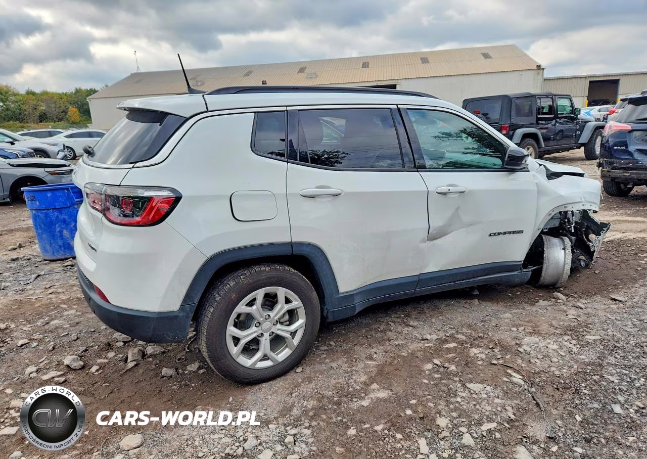 2024 Jeep Compass Latitude VIN:3C4NJDBN8RT100527 - 3