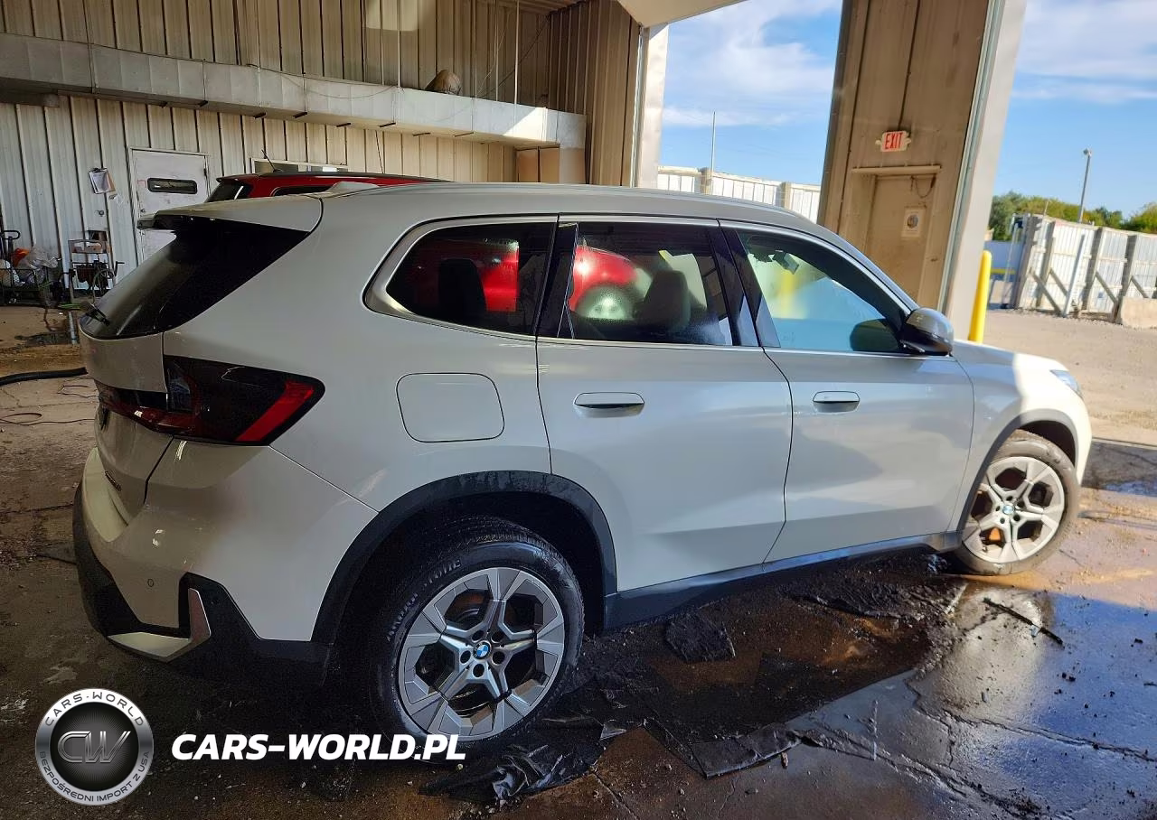 2023 BMW X1 xDrive28I VIN:WBX73EF06P5X84016 - 3