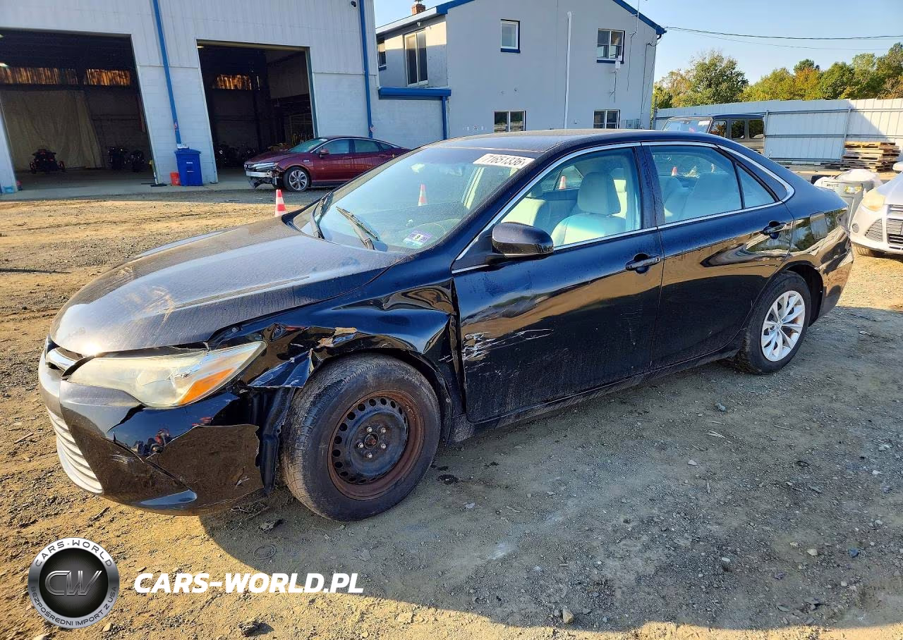 2015 Toyota Camry Le – zdjęcie 1 z 12