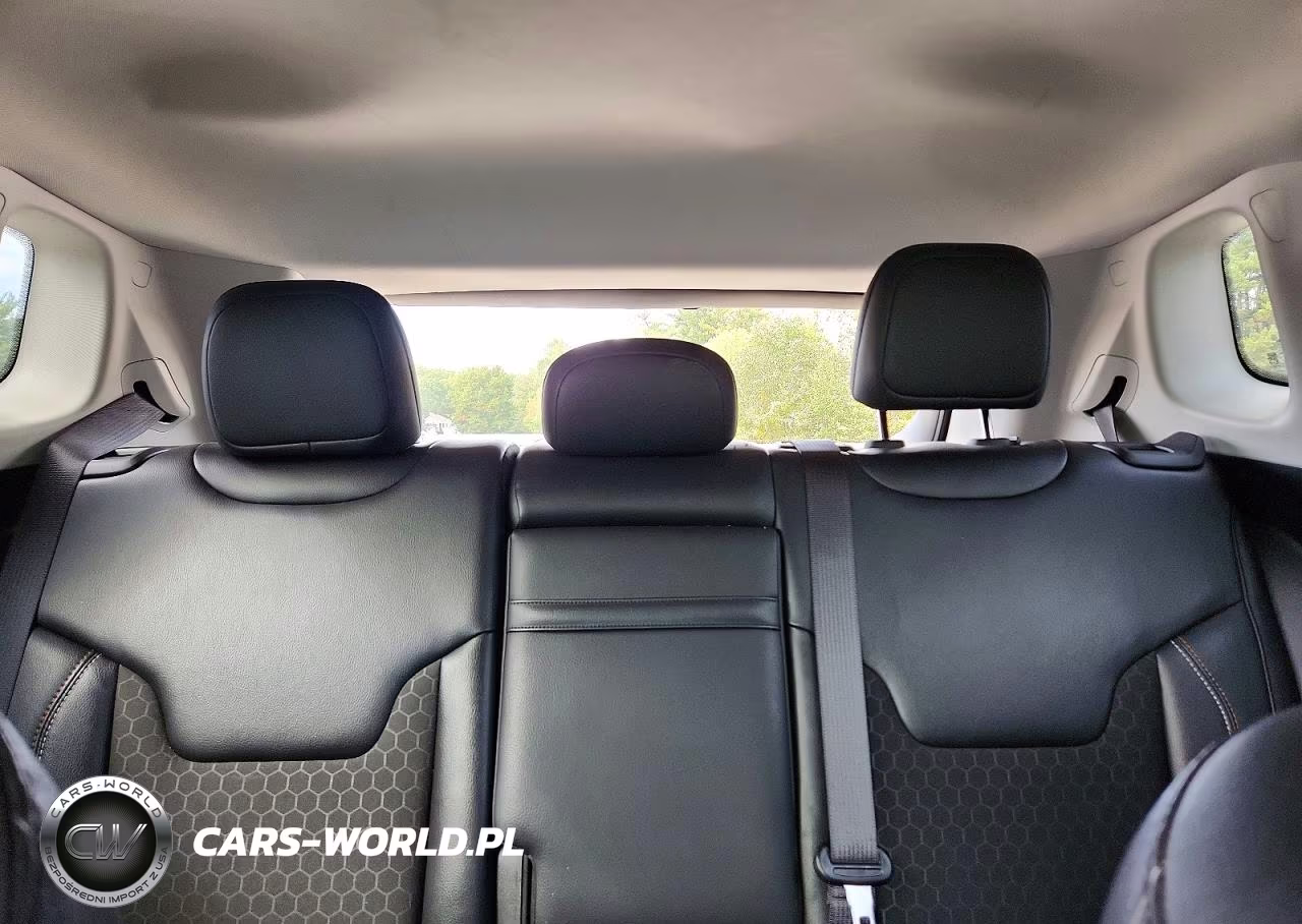 2019 Jeep Compass Latitude VIN:3C4NJDBB8KT850568 - 10
